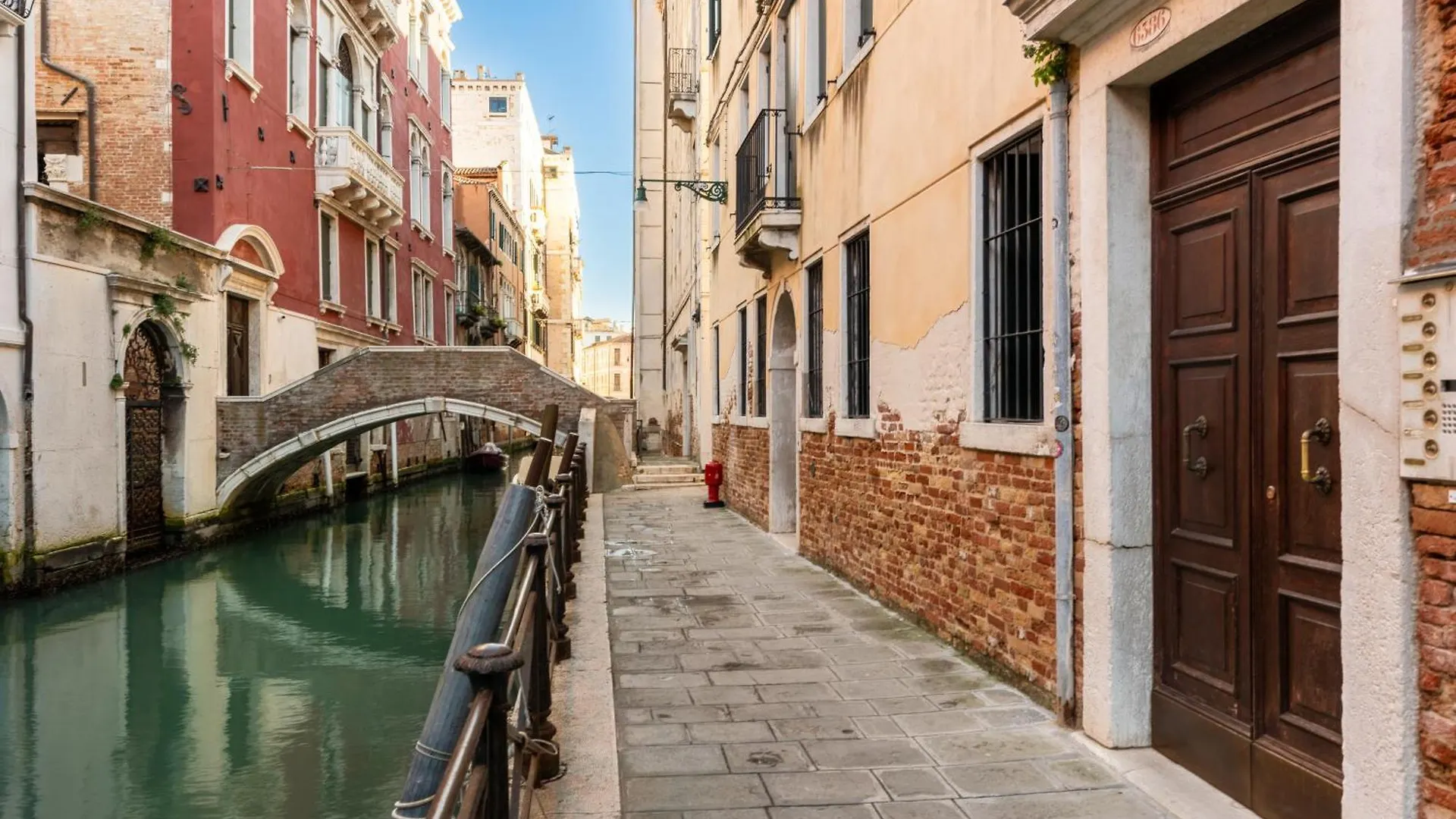 Just Urban Stays - Castello 6386 Canal View Venezia 0*,  Italia